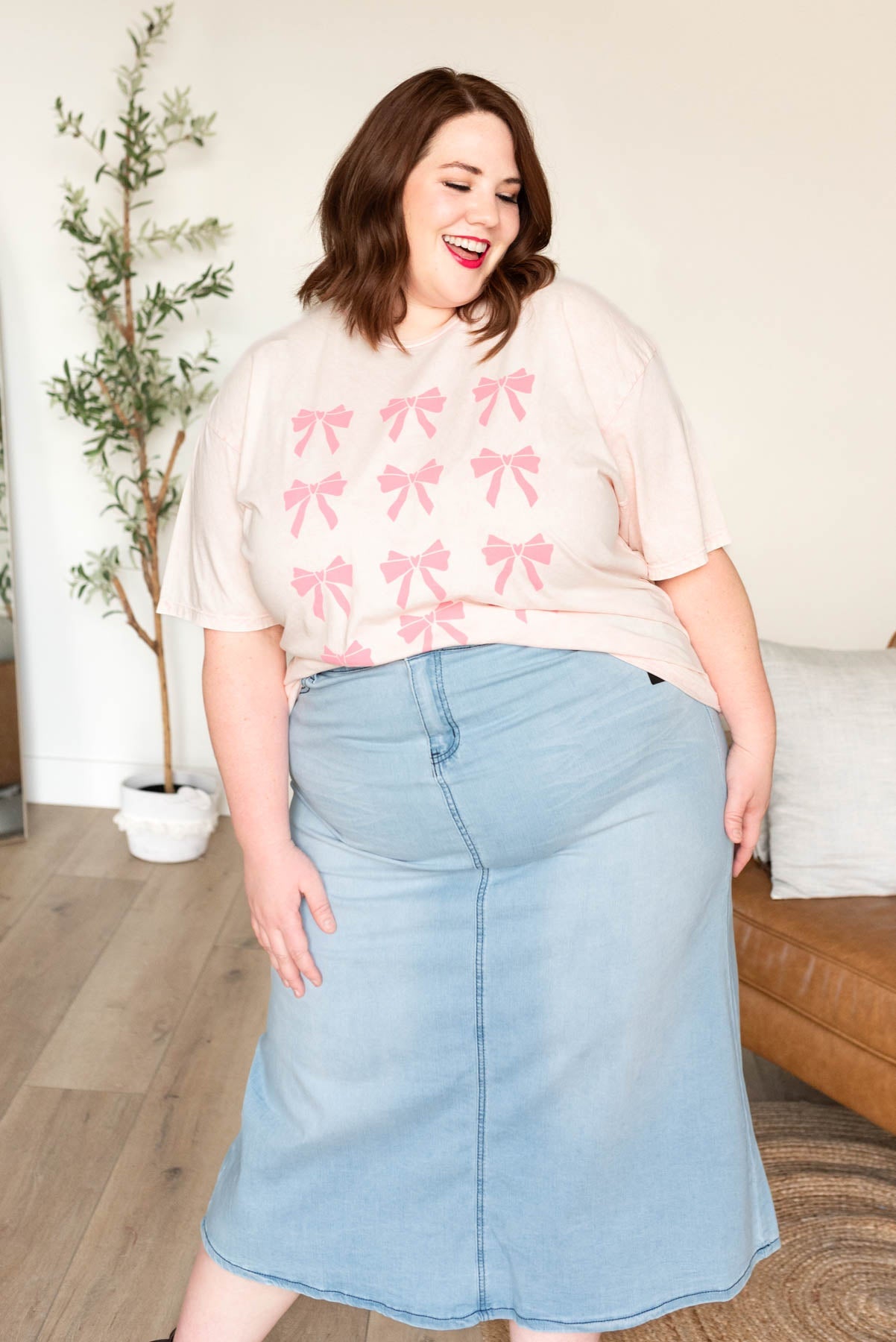 Eveline Light Pink Ribbons Graphic Tee