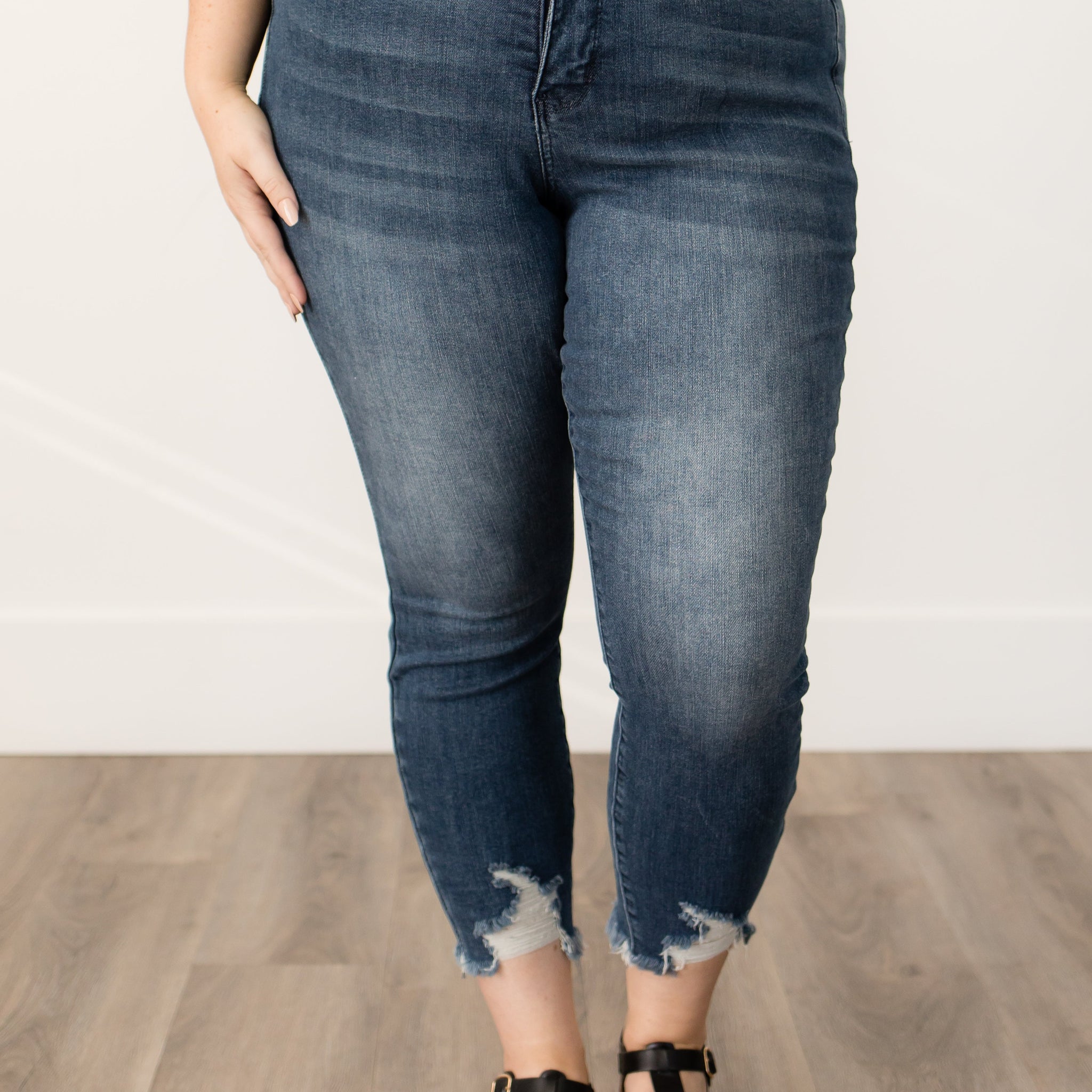 Lisa Medium Wash Jeans in Curvy