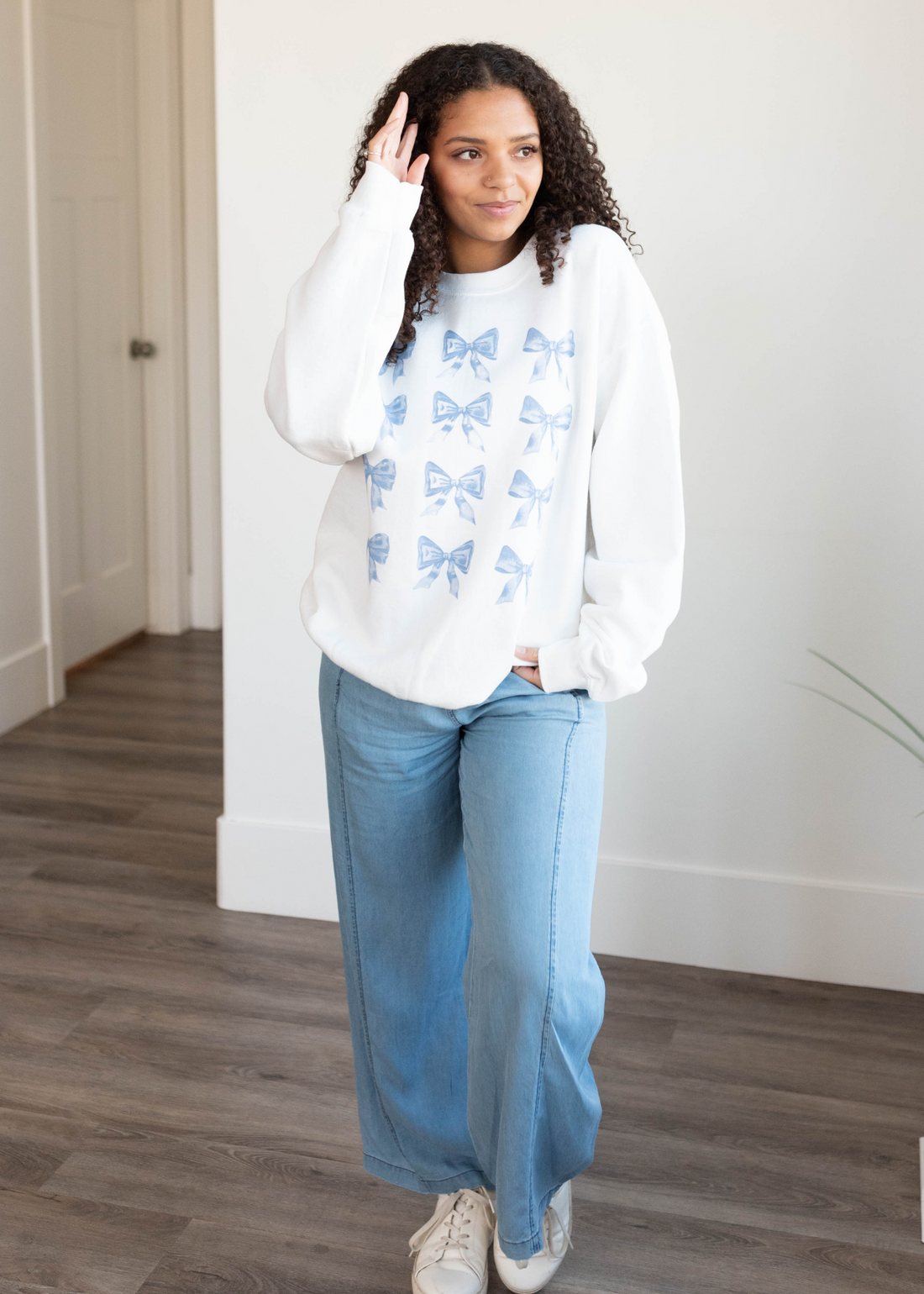 White Bows Graphic Sweatshirt